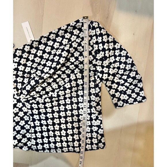Anthropologie NWT Eva Franco Black White Retro Jacquard Daisy Floral Top - Picture 8 of 9